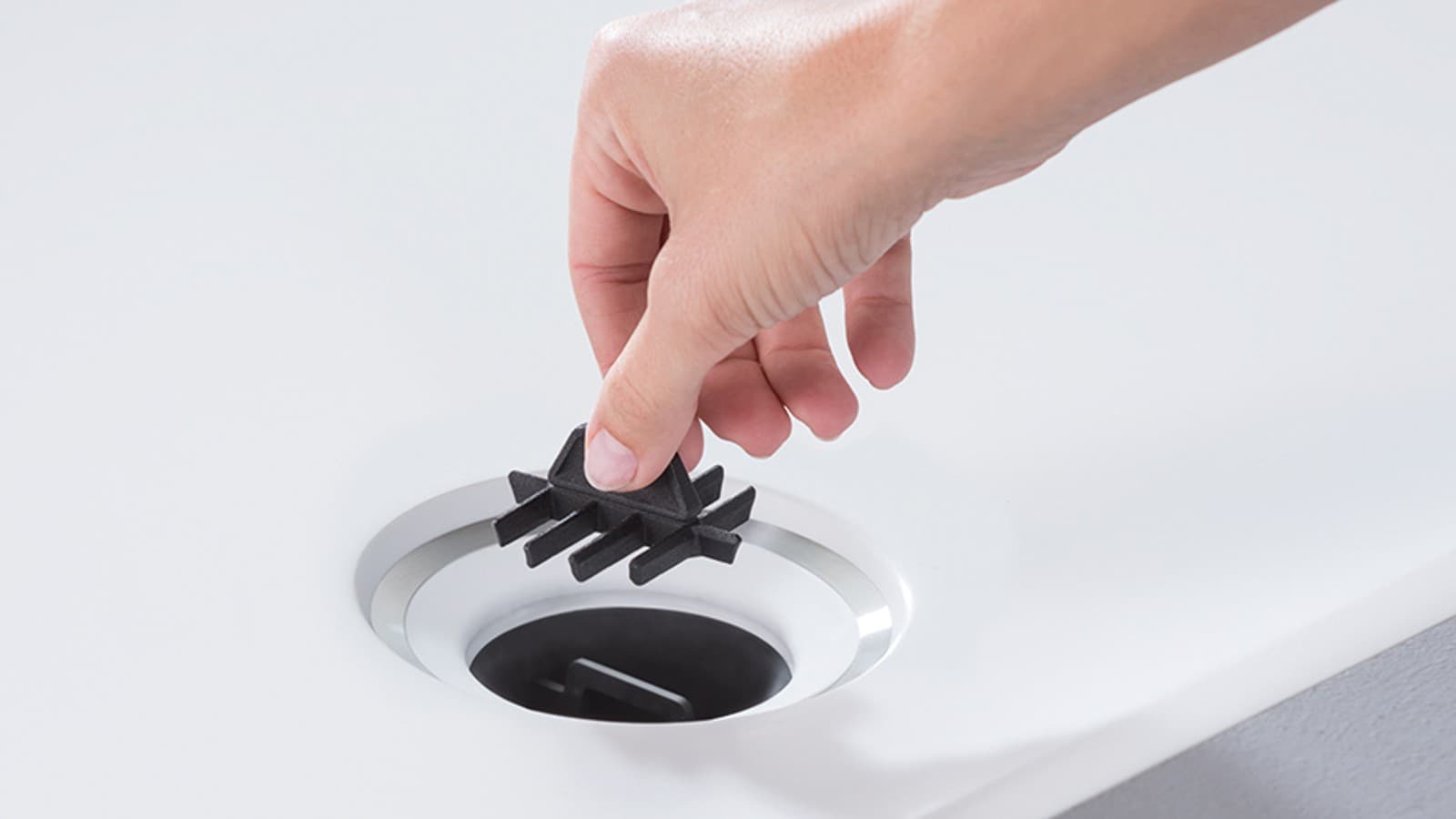 Umetak u obliku češlja na Geberit Setaplano površini za tuširanje Umetak u obliku češlja na Geberit Setaplano površini za tuširanje